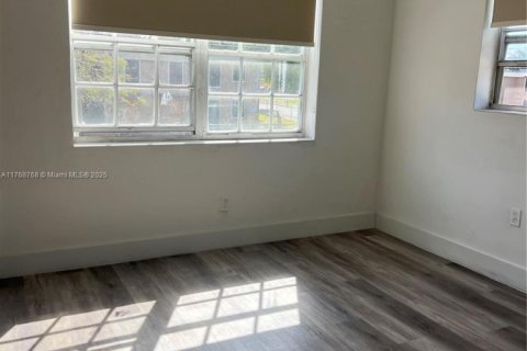Снять в аренду квартиру в Майами, Флорида 1 спальня, 617.43м2, № 1964885 - фото 8