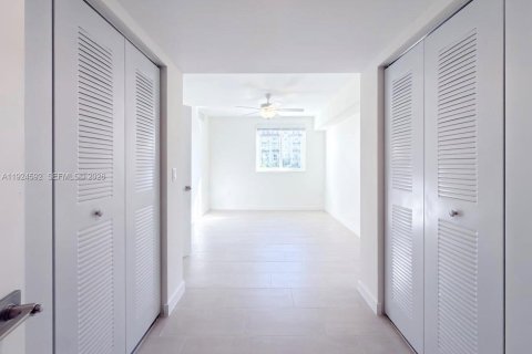 Снять в аренду квартиру в Суитуотер, Флорида 3 спальни, 479.75м2, № 2082902 - фото 7