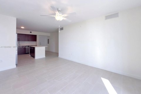 Снять в аренду квартиру в Суитуотер, Флорида 3 спальни, 479.75м2, № 2082902 - фото 5
