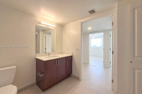 Снять в аренду квартиру в Суитуотер, Флорида 3 спальни, 479.75м2, № 2082902 - фото 12