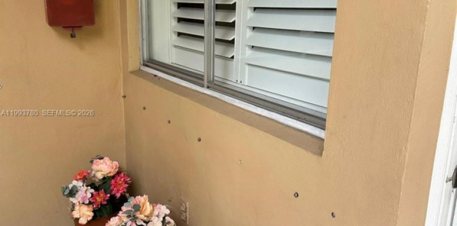 Condo à Hollywood, Floride, 2 chambres  № 2255814