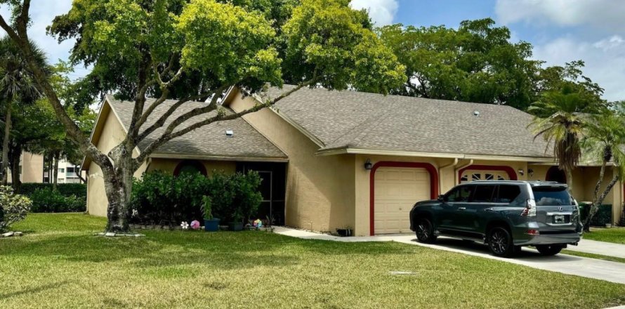 House in Tamarac, Florida 2 bedrooms, 93.65 sq.m. № 1174050