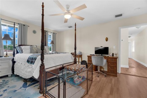 House in Miami, Florida 6 bedrooms, 340.77 sq.m. № 2246715 - photo 6