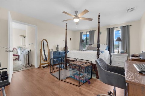 House in Miami, Florida 6 bedrooms, 340.77 sq.m. № 2246715 - photo 5