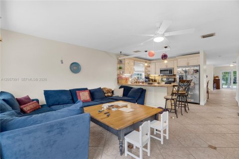 House in Miami, Florida 6 bedrooms, 340.77 sq.m. № 2246715 - photo 16
