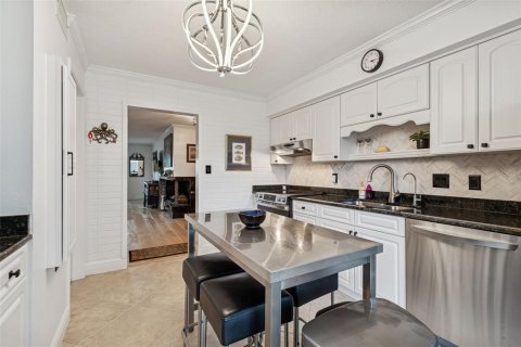 Condo in Saint Petersburg, Florida, 2 bedrooms  № 2236423 - photo 20