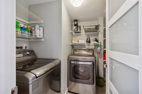 Condo in Saint Petersburg, Florida, 2 bedrooms  № 2236423 - photo 21