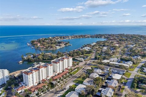 Condo in Saint Petersburg, Florida, 2 bedrooms  № 2236423 - photo 5