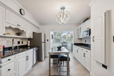 Condo in Saint Petersburg, Florida, 2 bedrooms  № 2236423 - photo 16
