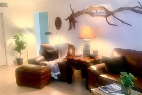 Condo in Saint Petersburg, Florida, 2 bedrooms  № 2236423 - photo 10