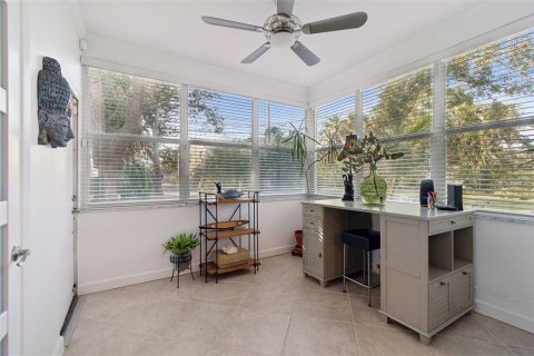 Condo in Saint Petersburg, Florida, 2 bedrooms  № 2236423 - photo 23