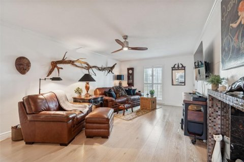 Condo in Saint Petersburg, Florida, 2 bedrooms  № 2236423 - photo 13