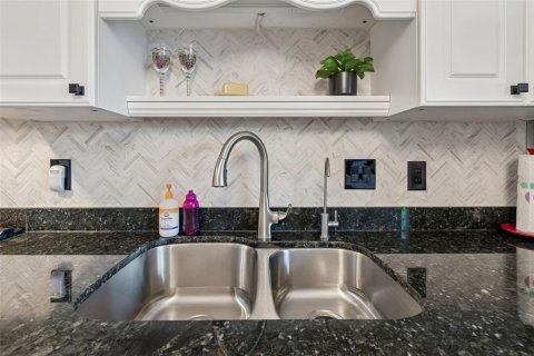 Condo in Saint Petersburg, Florida, 2 bedrooms  № 2236423 - photo 18