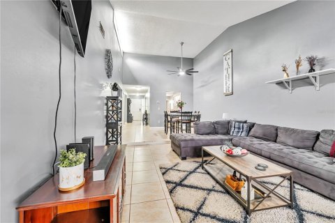 Townhouse in Altamonte Springs, Florida 3 bedrooms, 147.71 sq.m. № 1737263 - photo 8