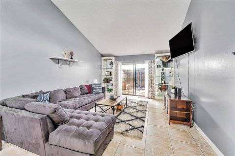 Townhouse in Altamonte Springs, Florida 3 bedrooms, 147.71 sq.m. № 1737263 - photo 7