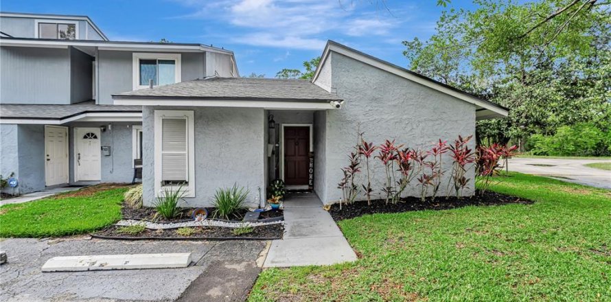 Townhouse in Altamonte Springs, Florida 3 bedrooms, 147.71 sq.m. № 1737263