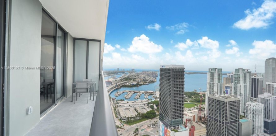 Condominio en Miami, Florida, 1 dormitorio  № 1861695