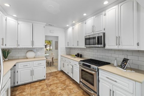 Villa ou maison à vendre à Pinecrest, Floride: 3 chambres, 171.78 m2 № 2025263 - photo 7