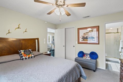 Condo in New Port Richey, Florida, 2 bedrooms  № 1911437 - photo 23