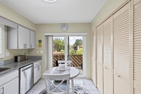 Condo in New Port Richey, Florida, 2 bedrooms  № 1911437 - photo 6