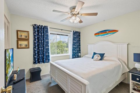 Condo in New Port Richey, Florida, 2 bedrooms  № 1911437 - photo 18