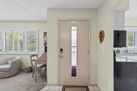 Condo in New Port Richey, Florida, 2 bedrooms  № 1911437 - photo 8