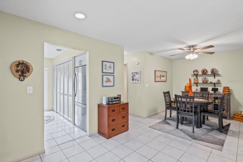 Condo in New Port Richey, Florida, 2 bedrooms  № 1911437 - photo 14