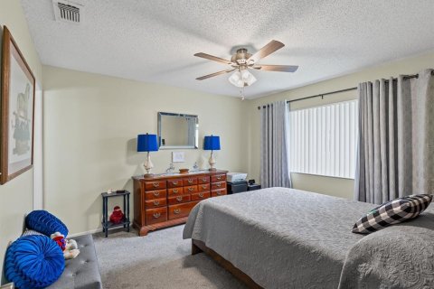 Condo in New Port Richey, Florida, 2 bedrooms  № 1911437 - photo 19