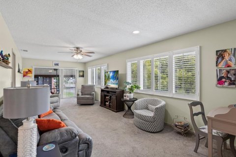 Condo in New Port Richey, Florida, 2 bedrooms  № 1911437 - photo 13