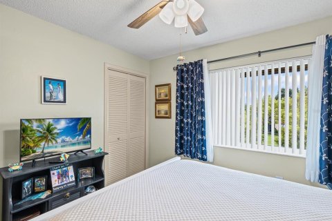 Condo in New Port Richey, Florida, 2 bedrooms  № 1911437 - photo 24