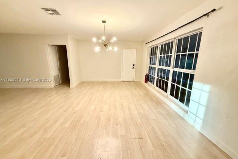 Купить виллу или дом в Норт-Майами, Флорида 7 комнат, 128.3м2, № 1989902 - фото 16