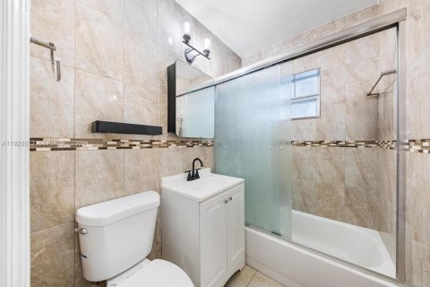 Купить виллу или дом в Норт-Майами, Флорида 7 комнат, 128.3м2, № 1989902 - фото 9