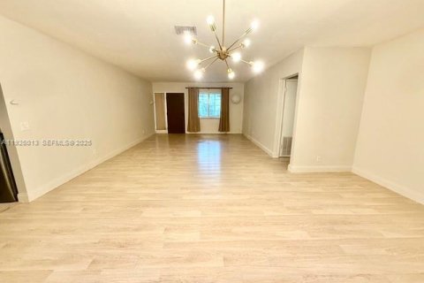 Купить виллу или дом в Норт-Майами, Флорида 7 комнат, 128.3м2, № 1989902 - фото 23