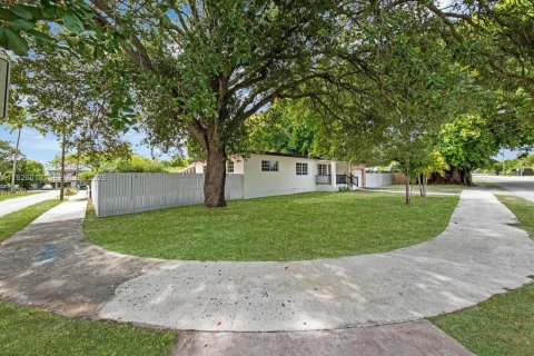 Купить виллу или дом в Норт-Майами, Флорида 7 комнат, 128.3м2, № 1989902 - фото 5