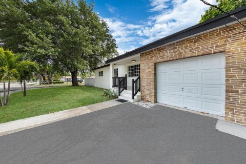 Купить виллу или дом в Норт-Майами, Флорида 7 комнат, 128.3м2, № 1989902 - фото 3