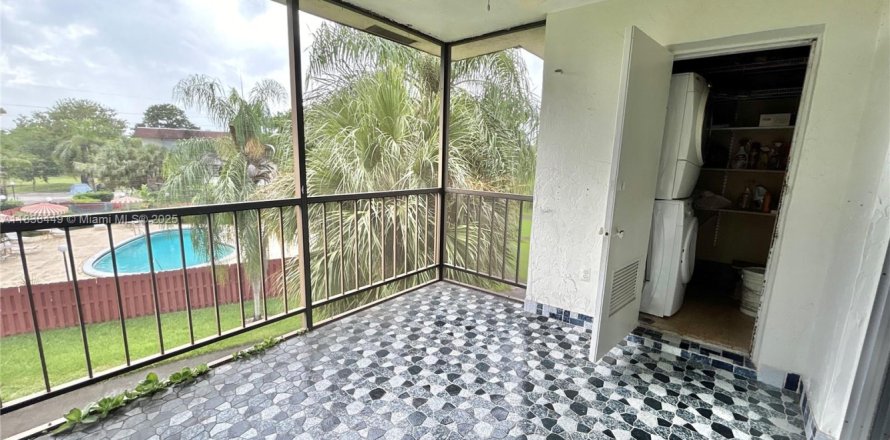 Condominio en Plantation, Florida, 2 dormitorios  № 2037828