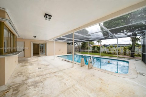 House in Hollywood, Florida 3 bedrooms, 190.45 sq.m. № 2001388 - photo 7