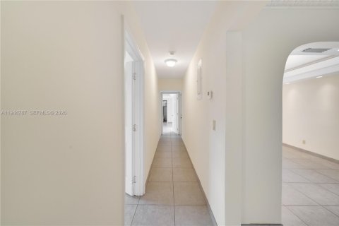 House in Hollywood, Florida 3 bedrooms, 190.45 sq.m. № 2001388 - photo 19