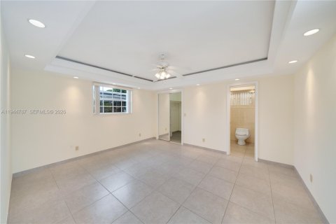 House in Hollywood, Florida 3 bedrooms, 190.45 sq.m. № 2001388 - photo 27