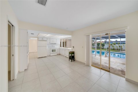 House in Hollywood, Florida 3 bedrooms, 190.45 sq.m. № 2001388 - photo 15