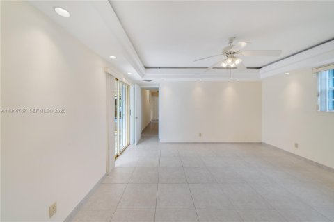 House in Hollywood, Florida 3 bedrooms, 190.45 sq.m. № 2001388 - photo 26