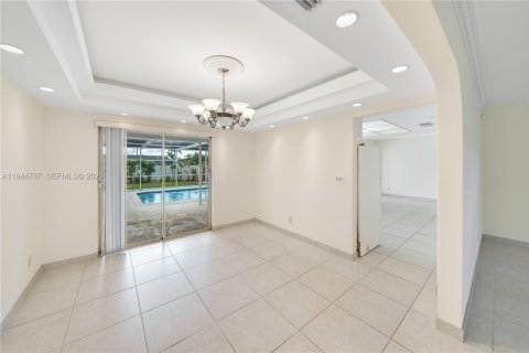 House in Hollywood, Florida 3 bedrooms, 190.45 sq.m. № 2001388 - photo 12