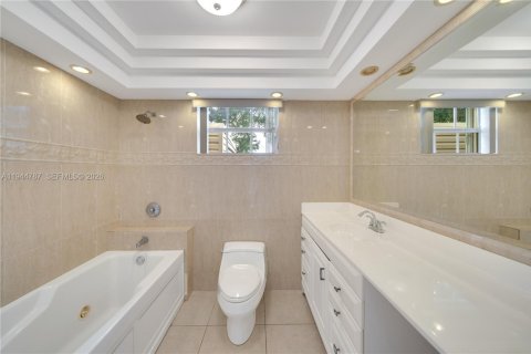 House in Hollywood, Florida 3 bedrooms, 190.45 sq.m. № 2001388 - photo 28