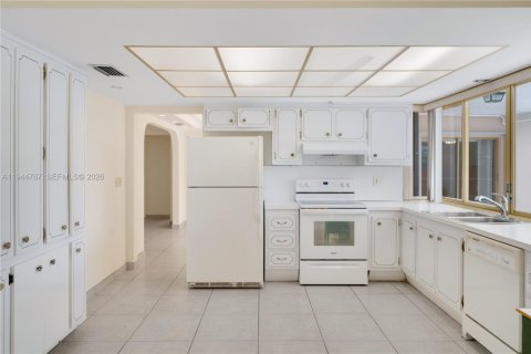 House in Hollywood, Florida 3 bedrooms, 190.45 sq.m. № 2001388 - photo 13