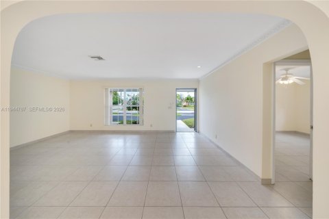 House in Hollywood, Florida 3 bedrooms, 190.45 sq.m. № 2001388 - photo 8