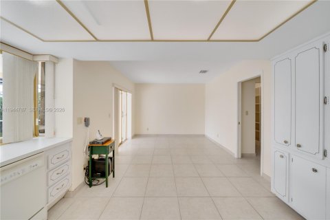 House in Hollywood, Florida 3 bedrooms, 190.45 sq.m. № 2001388 - photo 14