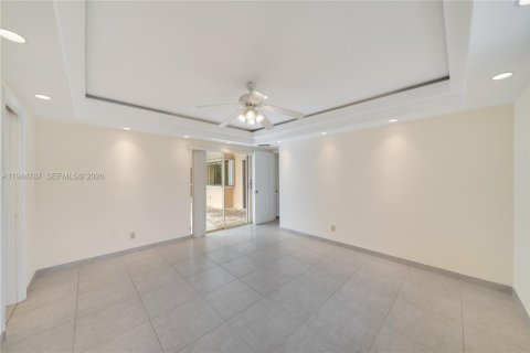 House in Hollywood, Florida 3 bedrooms, 190.45 sq.m. № 2001388 - photo 25