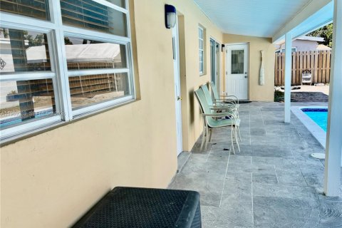 House in Hollywood, Florida 4 bedrooms, 117.61 sq.m. № 2032205 - photo 11