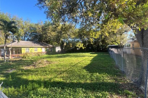 Terreno en venta en Miami, Florida № 1867493 - foto 2