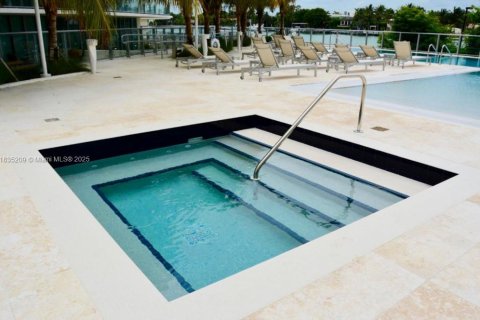 Condo in Miami, Florida, 2 bedrooms  № 1980618 - photo 30